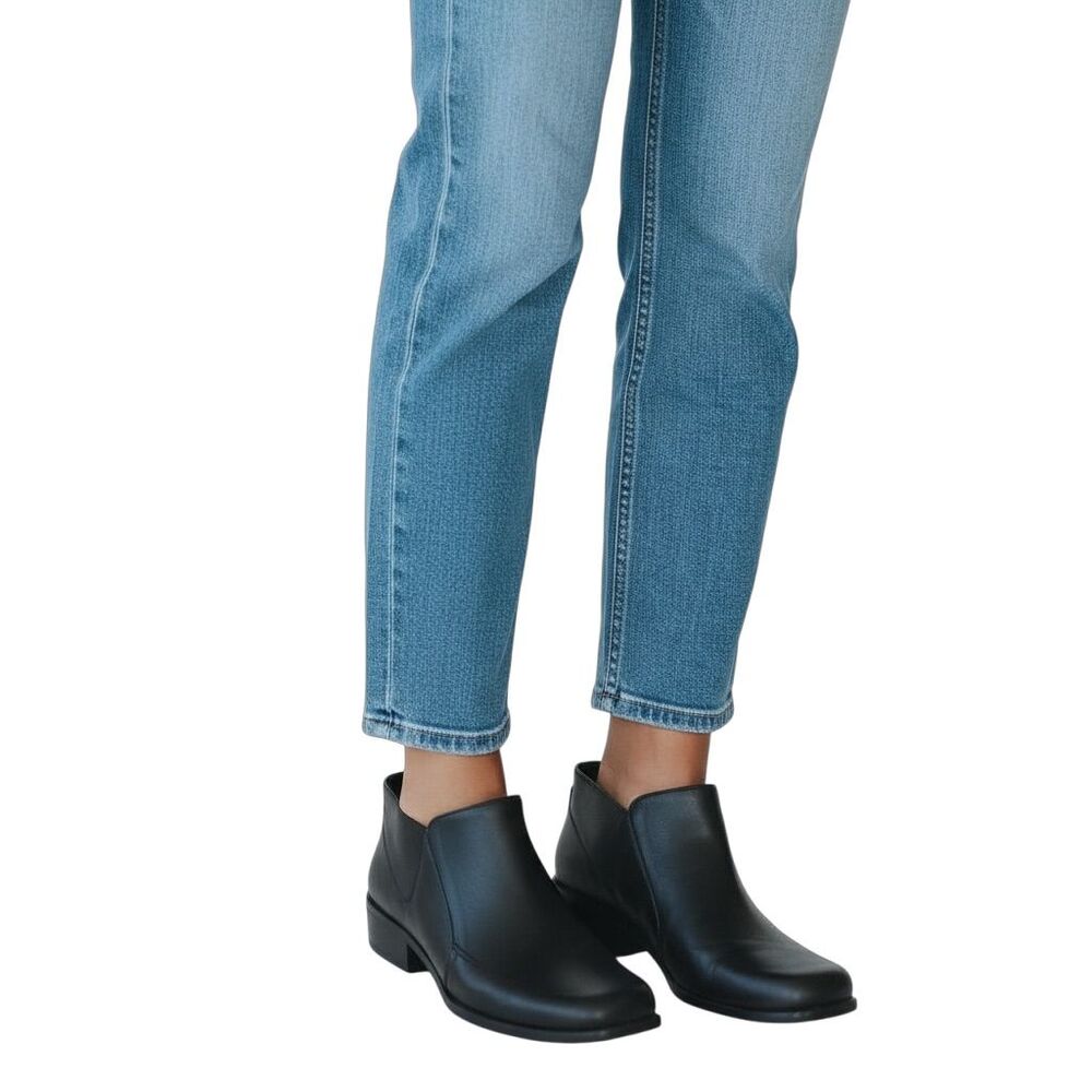 Easy Spirit Women's Black Ankle Booties Size 7.5 Zip Closure